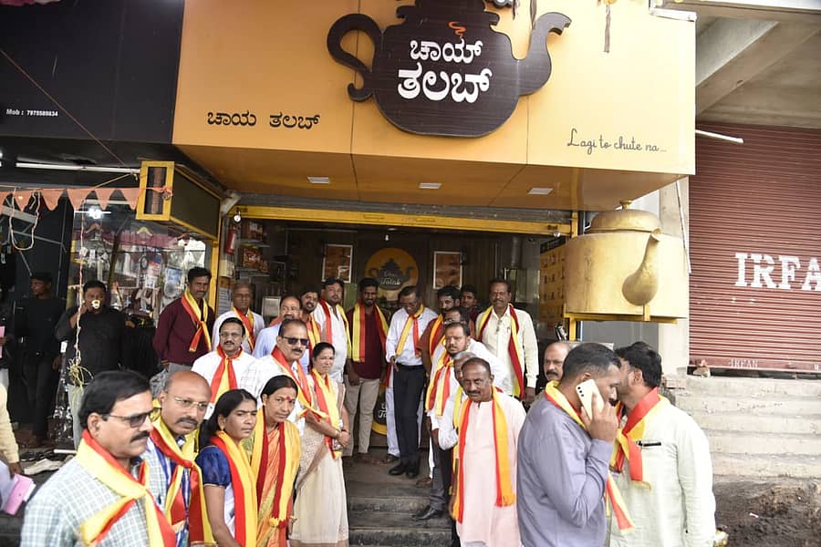 ವಿಜಯಪುರದಲ್ಲಿ ಕನ್ನಡ ನಾಮಫಲಕ ಜಾಗೃತಿ ಅಭಿಯಾನ ಯಶಸ್ವಿಯಾಗಿ ನಡೆಯಿತು