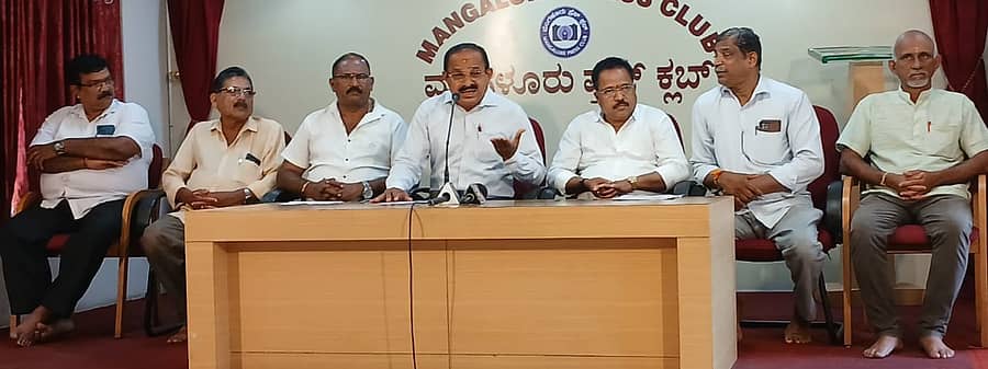 ಸುದ್ದಿಗೋಷ್ಠಿಯಲ್ಲಿ ಮಹಾಬಲ ಕೊಟ್ಟಾರಿ ಮಾತನಾಡಿದರು. ದಿನಕರ ಸುವರ್ಣ, ಅಶೋಕ್ ಕುಳಾಯಿ, ಸತೀಶ್ ಜೋಗಿ ಮಾಲೆಮಾರ್, ಸುರೇಶ್ ಜೆ,  ವೆಂಕಟೇಶ್, ಸುಬ್ರಹ್ಮಣ್ಯ ಭಾಗವಹಿಸಿದ್ದರು