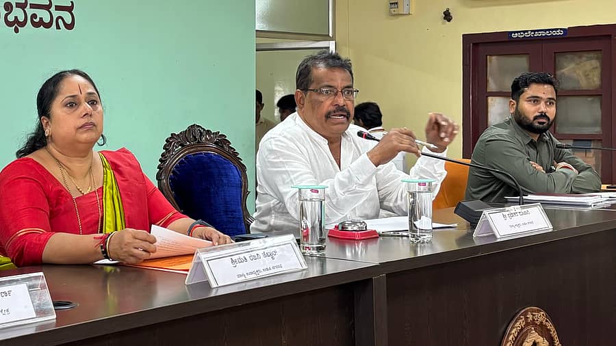 ಉಡುಪಿ ನಗರಸಭೆಯ ಸಾಮಾನ್ಯ ಸಭೆಯಲ್ಲಿ ಅಧ್ಯಕ್ಷ ಪ್ರಭಾಕರ ಪೂಜಾರಿ ಮಾತನಾಡಿದರು