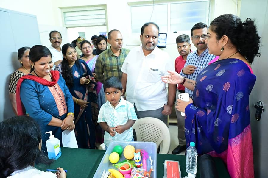 ಗುಂಡ್ಲುಪೇಟೆ ತಾಲ್ಲೂಕಿನ ಬೇಗೂರು ಸರ್ಕಾರಿ ಆಸ್ಪತ್ರೆಯಲ್ಲಿ ನಡೆದ ಅಂಗನವಾಡಿ ಮಕ್ಕಳ ವಾಕ್ ಮತ್ತು ಶ್ರವಣ ತಪಾಸಣೆ ದ್ವಿತೀಯ ಹಂತದ ಕಾರ್ಯಕ್ರಮವನ್ನುಕೆ ಶಾಸಕ ಎಚ್.ಎಂ.ಗಣೇಶಪ್ರಸಾದ್ ಉದ್ಘಾಟಿಸಿದರು