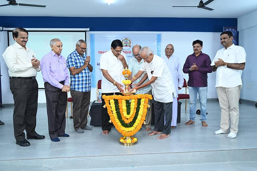 ಶಿವಮೊಗ್ಗದ ರಾಷ್ಟ್ರೀಯ ಶಿಕ್ಷಣ ಸಮಿತಿಯಿಂದ ಮಂಗಳವಾರ ಕಾರ್ಯಾಗಾರದ ಉದ್ಘಾಟನೆಯ ನೋಟ