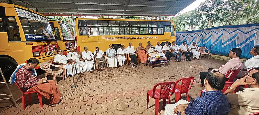 ಬಜಪೆಯಲ್ಲಿ ಕಟೀಲು ಯಕ್ಷಗಾನ ಮೇಳಗಳ ದೇವರು, ಪರಿಕರಗಳ ಮೆರವಣಿಯ ಸಿದ್ದತಾ ಸಭೆ ನಡೆಯಿತು