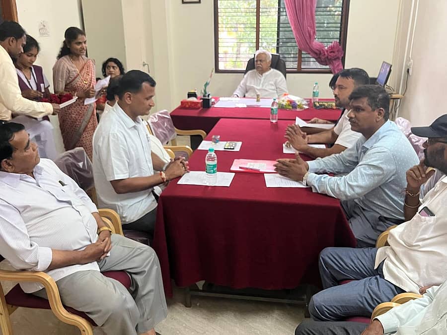  ಜೊಯಿಡಾದಲ್ಲಿ ಶಾಸಕ ಆರ್‌.ವಿ.ದೇಶಪಾಂಡೆ ಅವರ ಅಧ್ಯಕ್ಷತೆಯಲ್ಲಿ ಸರ್ಕಾರಿ ಪ್ರಥಮ ದರ್ಜೆ ಕಾಲೇಜಿನ ಅಭಿವೃದ್ಧಿ ಸಮಿತಿ ಸಭೆ ನಡೆಯಿತು 