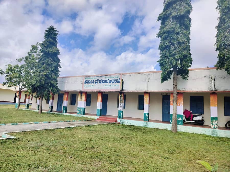 ಸಂತೇಬಾಚಹಳ್ಳಿ ಹೋಬಳಿಯ ಅಘಲಯ ಪ್ರೌಢಶಾಲೆಯ ಕಟ್ಟಡ