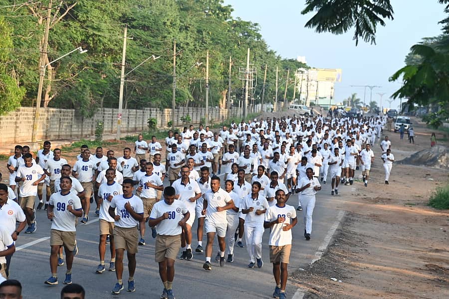 <div class="paragraphs"><p>ಮೈಸೂರು ಪೊಲೀಸ್ ತರಬೇತಿ ಶಾಲೆ ಆಯೋಜಿಸಿದ್ದ ಸರ್ದಾರ್ ವಲ್ಲಭಬಾಯ್ ಪಟೇಲ್ ಅವರ 150ನೇ ಜನ್ಮದಿನದ ಅಂಗವಾಗಿ  ರಾಷ್ಟ್ರೀಯ ಏಕ್ಯತಾ ದಿನಾಚರಣೆಯ ಅಂಗವಾಗಿ ಕರ್ನಾಟಕ ಪೊಲೀಸ್ ಅಕಾಡೆಮಿಯ ಪಿಎಸ್ಐ ಪ್ರಶಿಕ್ಷಣಾರ್ಥಿಗಳು ಏಕತ ಓಟದಲ್ಲಿ ಭಾಗವಹಿಸಿದರು. ಎಡಿಜಿಪಿ ಅಲೋಕ್ ಕುಮಾರ್, ಐಜಿಪಿ ಬೋರಲಿಂಗಯ್ಯ, ಪೊಲೀಸ್ ಅಕಾಡೆಮಿ ನಿರ್ದೇಶಕ ಚನ್ನಬಸವಣ್ಣ ಹಾಗೂ ಇತರರು ಭಾಗವಹಿಸಿದರು.</p></div>