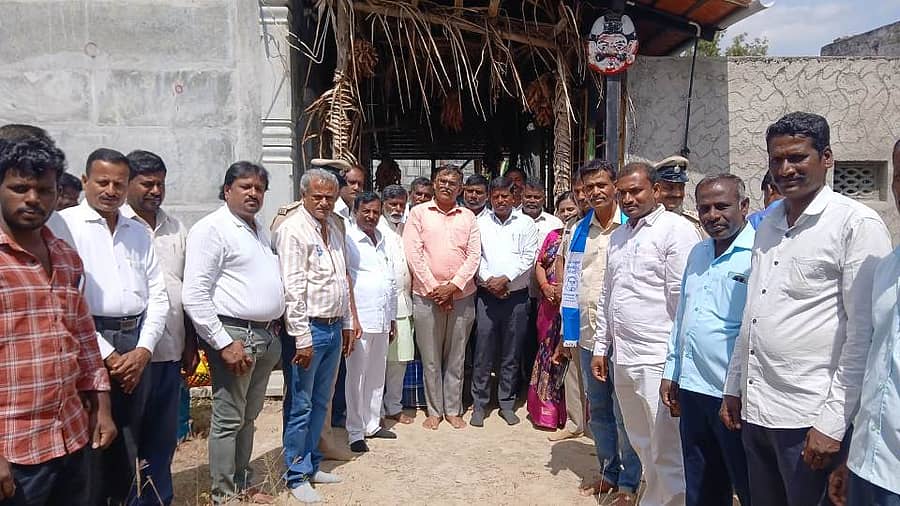 ಕುಣಿಗಲ್ ತಾಲ್ಲೂಕು ಕಿಚ್ಚವಾಡಿ ಚಿಕ್ಕಮ್ಮ ದೇವಾಲಯ ಪ್ರವೇಶಿಸಿದ ದಲಿತ ಕುಟುಂಬ