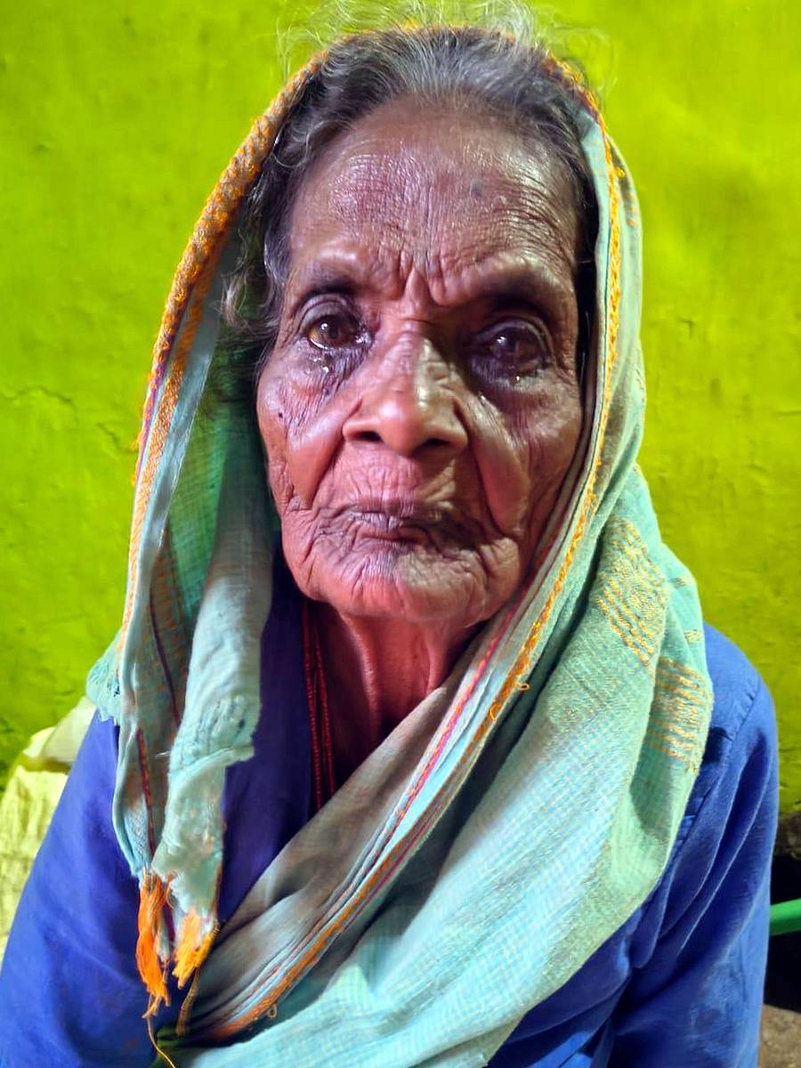 <div class="paragraphs"><p>ರಾಜ್ಯೋತ್ಸವ ಪ್ರಶಸ್ತಿಗೆ ಆಯ್ಕೆಯಾದ  ಕೂಡ್ಲಿಗಿ ತಾಲ್ಲೂಕಿನ ಓಬಳಶೆಟ್ಟಿಹಳ್ಳಿಯ ಈರಮ್ಮ.</p></div>