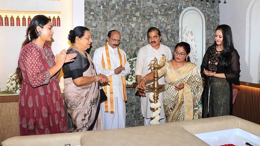 ಮೂಡುಬಿದಿರೆಯ ಮಿಜಾರಿನ ಆನಂದ ಆರೋಗ್ಯಧಾಮದಲ್ಲಿ ‘ಪ್ರಾಣ’ ಪ್ರಕೃತಿ ಚಿಕಿತ್ಸಾ ಕೇಂದ್ರವನ್ನು ಮಂಗಳೂರಿನ ಆಸರೆ ಚಾರಿಟಬಲ್ ಟ್ರಸ್ಟ್ ಅಧ್ಯಕ್ಷೆ ಡಾ.ಆಶಾ ಜ್ಯೋತಿ ರೈ ಉದ್ಘಾಟಿಸಿದರು