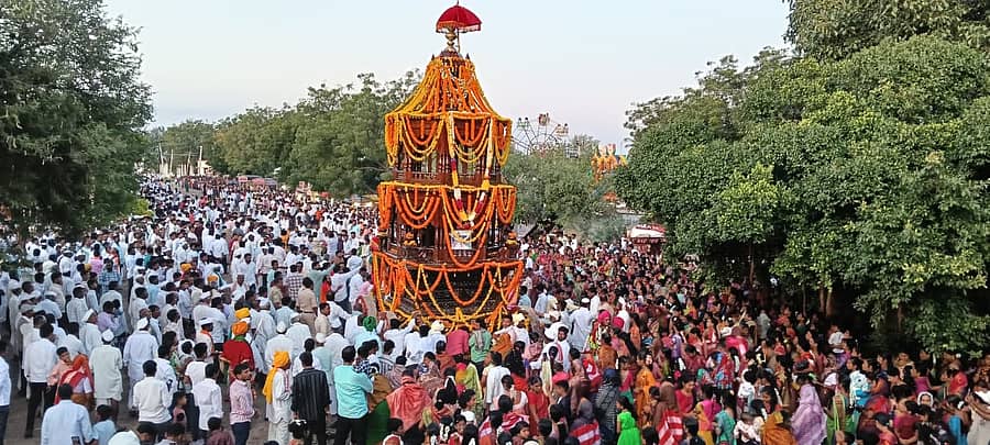 ಅಫಜಲಪುರ ತಾಲ್ಲೂಕಿನ ಉಡಚಣ ಗ್ರಾಮದಲ್ಲಿ ಶಂಕರಲಿಂಗೇಶ್ವರ ರಥೋತ್ಸವ ಅಪಾರ ಸಂಖ್ಯೆಯ ಭಕ್ತ ಸಮೂಹದ ಮಧ್ಯೆ ಜರುಗಿತು