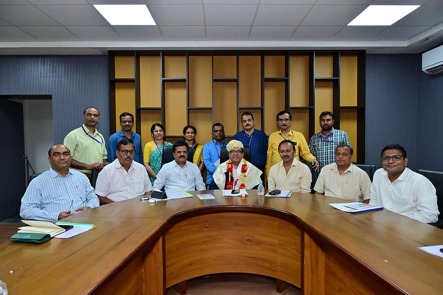 ಚಿಕ್ಕಮಗಳೂರು ಜಿಲ್ಲಾ ಸಹಕಾರ ಕೇಂದ್ರ ಬ್ಯಾಂಕ್ನಲ್ಲಿ ನಬಾರ್ಡ್ನ ಕರ್ನಾಟಕ ಪ್ರಾದೇಶಿಕ ಕಚೇರಿಯ ಪ್ರಧಾನ ವ್ಯವಸ್ಥಾಪಕ ಸುರೇಂದ್ರ ಬಾಬು ಅವರನ್ನು ಗೌರವಿಸಲಾಯಿತು