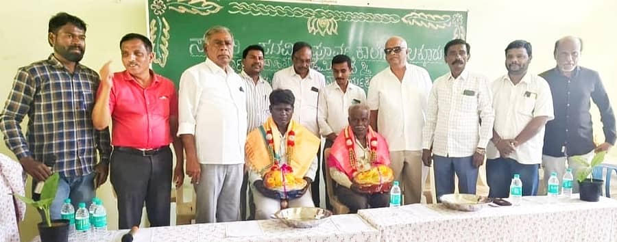ಕನ್ನಡ ಸಾಹಿತ್ಯ ಪರಿಷತ್ ಲಕ್ಕೂರು ಘಟಕದ ವತಿಯಿಂದ  ಸರ್ಕಾರಿ ಪದವಿ ಪೂರ್ವ ಕಾಲೇಜಿನಲ್ಲಿ ಆಯೋಜಿಸಿದ್ದ  ಅಭಿನಂದನಾ ಕಾರ್ಯಕ್ರಮದಲ್ಲಿ  ಕರ್ನಾಟಕ ಸಾಹಿತ್ಯ ಅಕಾಡೆಮಿ ಪ್ರಶಸ್ತಿ ಪುರಸ್ಕೃತರಾದ ಬಹುಮುಖಿ ಚಿಂತಕ ಪದ್ಮಾಲಯ ನಾಗರಾಜ್  ಮತ್ತು ಕವಿ, ಕಾದಂಬರಿಕಾರ ಗಂಗಪ್ಪ ತಳವಾರ್ ಅವರನ್ನು ಅಭಿನಂದಿಸಲಾಯಿತು
