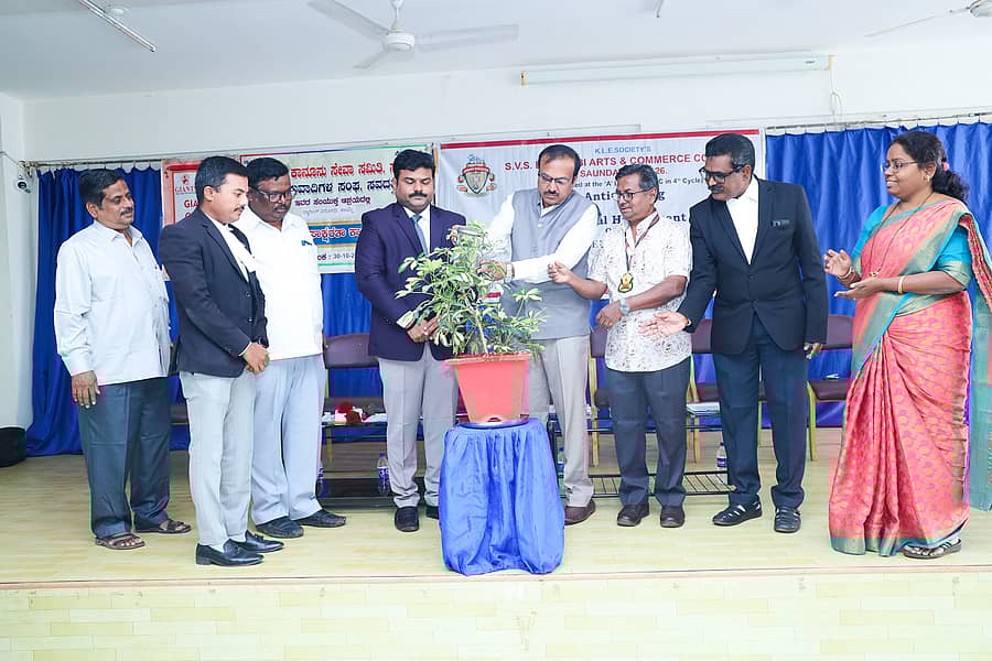 ಸವದತ್ತಿಯಲ್ಲಿ ನಡೆದ ವಿಶೇಷ ಉಪನ್ಯಾಸ ಕಾರ್ಯಕ್ರಮವನ್ನು ಪ್ರಧಾನ ದಿವಾಣಿ ನ್ಯಾಯಾಧೀಶ ಸಿದ್ರಾಮರಡ್ಡಿ ಹಾಗೂ ಗಣ್ಯರು ಉದ್ಘಾಟಿಸಿದರು