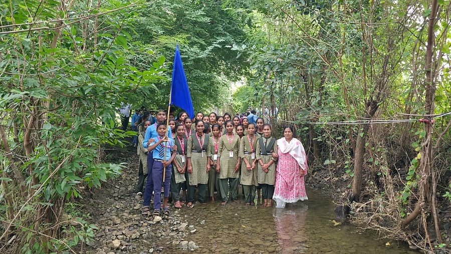 ಔರಾದ್ ತಾಲ್ಲೂಕಿನ ಯನಗುಂದಾ ಸರ್ಕಾರಿ ಪ್ರೌಢಶಾಲೆ ವಿದ್ಯಾರ್ಥಿಗಳು ನಿಸರ್ಗದ ಮಡಿಲಲ್ಲಿ ಕಾಲ್ನಡಿಗೆ ಮೂಲಕ ಸಂಭ್ರಮಿಸಿದರು