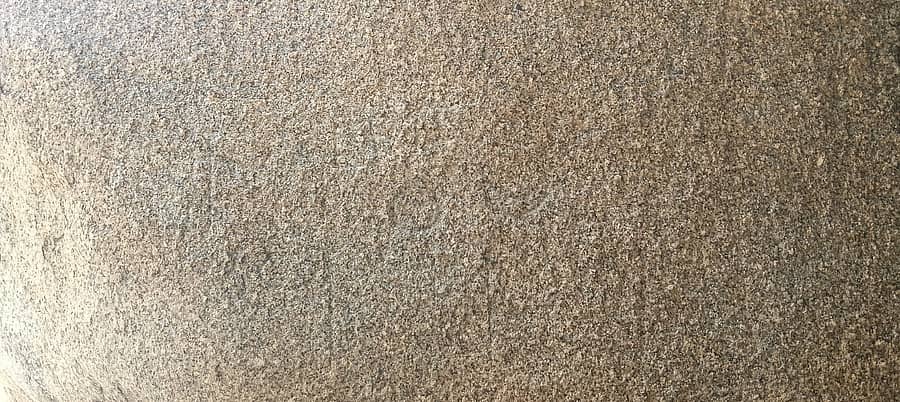 ಚಂದ್ರವಳ್ಳಿಯಲ್ಲಿ ಮಯೂರವರ್ಮ ಕೆತ್ತಿಸಿದ್ದ ಶಾಸನದ ಲಿಪಿ ಸವಕಳಿಯಾಗಿರುವುದು