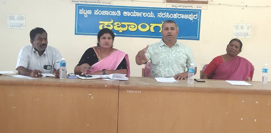 ನರಸಿಂಹರಾಜಪುರದ ಪಟ್ಟಣ ಪಂಚಾಯಿತಿಯಲ್ಲಿ ಶುಕ್ರವಾರ ಅಧ್ಯಕ್ಷೆ ಜುಬೇದಾ ಅಧ್ಯಕ್ಷತೆಯಲ್ಲಿ ಸಾಮಾನ್ಯ ಸಭೆ ನಡೆಯಿತು