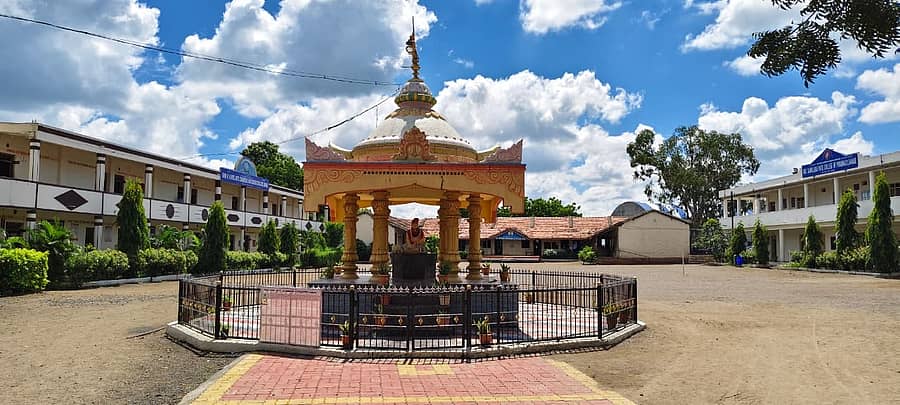 ಮಹಾರಾಷ್ಟ್ರದ ಸಾಂಗಲಿ ಜಿಲ್ಲೆಯ ಜತ್ತ ತಾಲ್ಲೂಕಿನ ಸಂಖ ಗ್ರಾಮದಲ್ಲಿರುವ ಶಿವಲಿಂಗೇಶ್ವರ ಶಿಕ್ಷಣ ಸಂಸ್ಥೆ