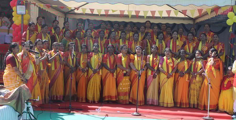 <div class="paragraphs"><p> ಗೀತಾ ಗಾಯನ</p></div>