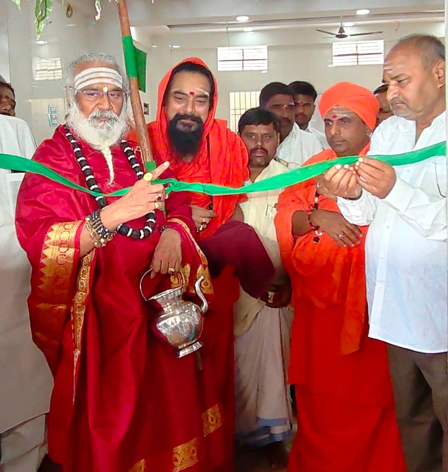 ‘ಧರ್ಮ ಗಂಗೋತ್ರಿ’ ಮತ್ತು ‘ಶ್ರೀ ಶಿವ ರಂಭಾಪುರೀಶ ಸಭಾಂಗಣ’ವನ್ನು ಉದ್ಘಾಟಿಸಿದರು. ಶಾಂತಮಲ್ಲ ಶಿವಾಚಾರ್ಯರು ಉಪಸ್ಥಿತರಿದ್ದರು