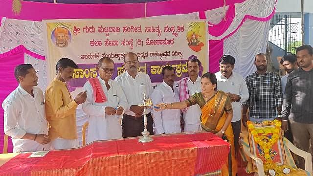 ವಡಗೇರಾ ತಾಲ್ಲೂಕಿನ ಗುಂಡಗುರ್ತಿ ಗ್ರಾಮದ ಪ್ರೌಢಶಾಲೆಯಲ್ಲಿ ಆಯೋಜಿಸಿದ್ದ ಸಾಂಸ್ಕೃತಿಕ ಸಂಗೀತ ಕಾರ್ಯಕ್ರಮವನ್ನು ಗಣ್ಯರು ಉದ್ಘಾಟಿಸಿದರು