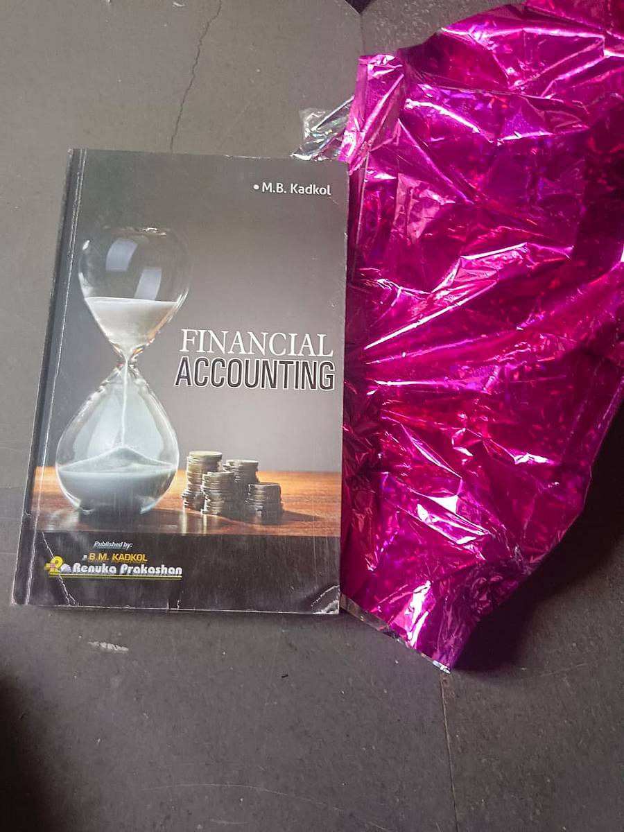 ರಾಜ್ಯೋತ್ಸವ ಕಾರ್ಯಕ್ರಮದಲ್ಲಿ ಅತಿಥಿಗಳಿಗೆ ನೀಡಿದ ಇಂಗ್ಲಿಷ್‌ ಪುಸ್ತಕ