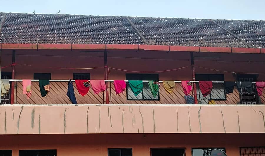 ಕಟೀಲು ಮೇಳದ ತಿರುಗಾಟಕ್ಕೆ ಪೂರ್ವಭಾವಿಯಾಗಿ ಯಕ್ಷ ವೇಷಗಳ ಬಟ್ಟೆಯನ್ನು ಅಣಿಗೊಳಿಸುತ್ತಿರುವುದು
ಪ್ರಜಾವಾಣಿ ಚಿತ್ರ:  ನರೇಂದ್ರ ಕೆರೆಕಾಡು