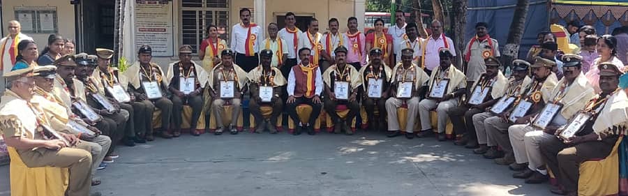 ಅಪಘಾತ ರಹಿತ ಚಾಲನೆ ಮಾಡಿದ ಕೆಎಸ್‌ಆರ್‌ಟಿಸಿಯ 20 ಚಾಲಕರಿಗೆ ಕೋಲಾರದಲ್ಲಿ ಶನಿವಾರ ಬೆಳ್ಳಿ ಪದಕ ನೀಡಿ ಗೌರವಿಸಲಾಯಿತು