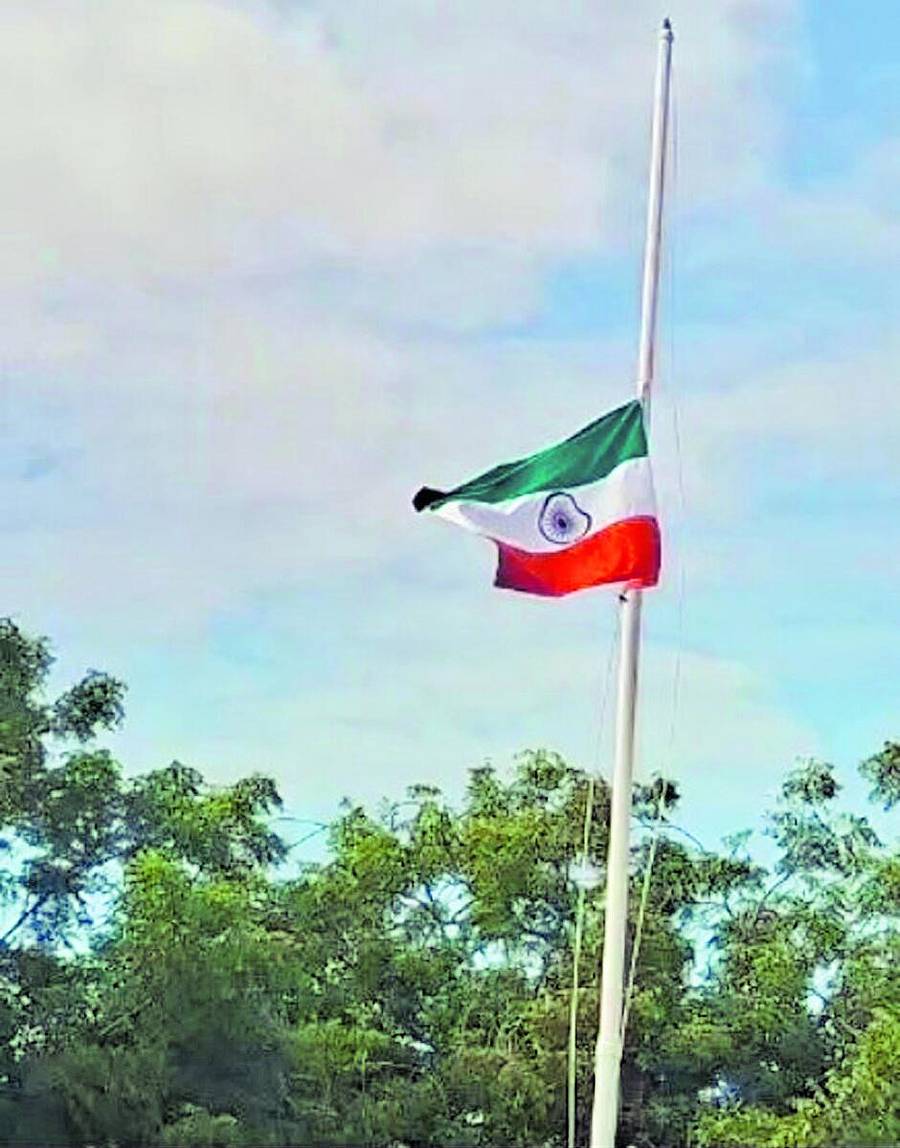 <div class="paragraphs"><p>ಸಿಂದಗಿಯಲ್ಲಿ ತಲೆಕೆಳಗಾಗಿ ಹಾರಿದ ರಾಷ್ಟ್ರಧ್ವಜ</p></div>