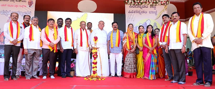 <div class="paragraphs"><p>ಬಿಡದಿ ಪಟ್ಟಣದ ಜ್ಞಾನ ವಿಕಾಸ್ ಸಮೂಹ ಶಿಕ್ಷಣ ಸಂಸ್ಥೆಯ ಜೆವಿಐಟಿ ಕ್ರೀಡಾಂಗಣದಲ್ಲಿ ಶನಿವಾರ ನಡೆದ ಕನ್ನಡ ರಾಜ್ಯೋತ್ಸವ ಆಚರಿಸಲಾಯಿತು. </p></div>