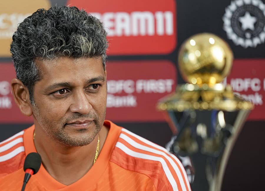 <div class="paragraphs"><p>ಅಮೋಲ್ ಮುಜುಂದಾರ್</p></div>