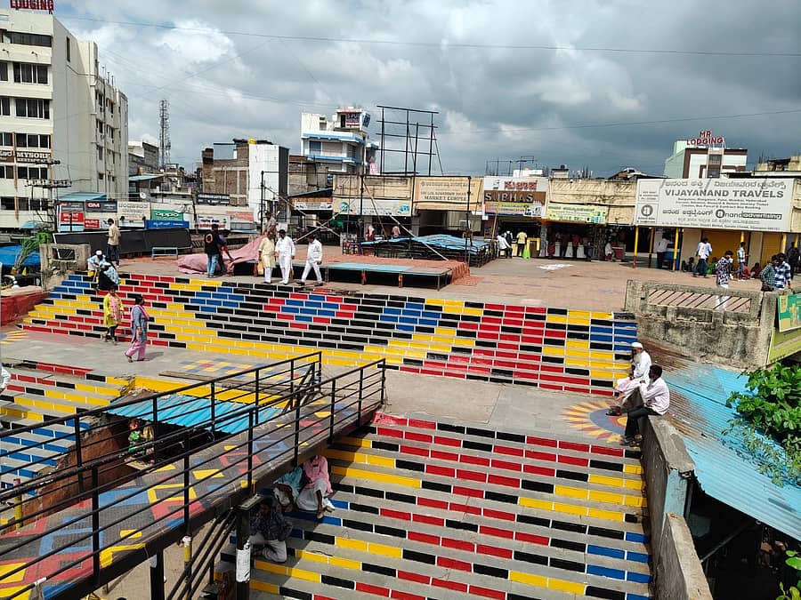 <div class="paragraphs"><p>ವಿಜಯಪುರದ ಎಲ್.ಬಿ.ಎಸ್ ಪ್ರಾಂಗಣ ಮೆಟ್ಟಿಲುಗಳ ವಿಹಂಗಮ ನೋಟ </p></div>