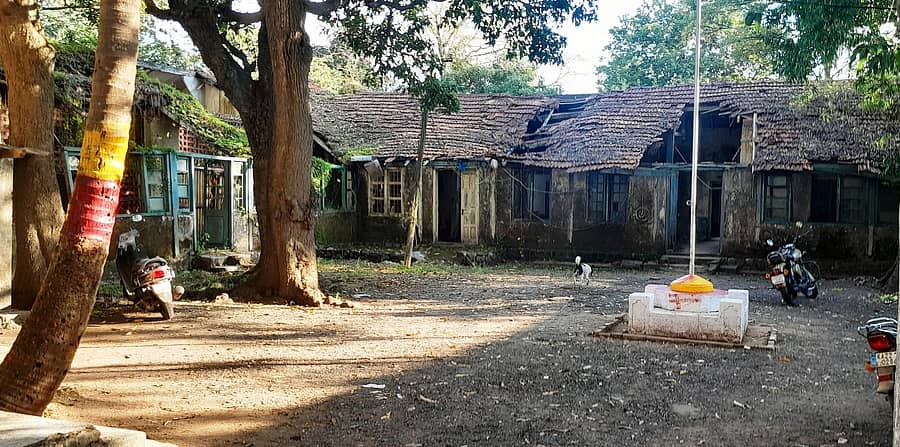 ಖಾನಾಪುರ ಪಟ್ಟಣದ ಹಳೆಯ ತಹಶೀಲ್ದಾರ್ ಕಚೇರಿ ಕಟ್ಟಡದ ದುಸ್ಥಿತಿ