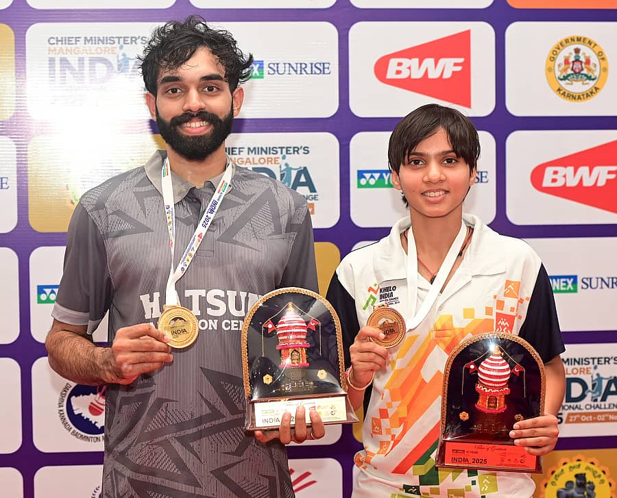 ಮಹಿಳೆಯರ ವಿಭಾಗದ ಪ್ರಶಸ್ತಿ ಗೆದ್ದ ಮಾನಸಿ ಸಿಂಗ್ ಹಾಗೂ ಪುರುಷರ ವಿಭಾಗದ ಚಿನ್ನ ಗಳಿಸಿದ ಋತ್ವಿಕ್ ಸತೀಶ್ ಕುಮಾರ್ ಪ್ರಜಾವಾಣಿ ಚಿತ್ರ