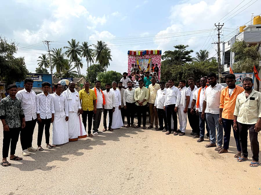 ಗಂಗಾವತಿ ತಾಲ್ಲೂಕಿನ ವಡ್ಡರಹಟ್ಟಿ ಗ್ರಾಮದಲ್ಲಿ ಭಾನುವಾರ ಮಹರ್ಷಿ ವಾಲ್ಮೀಕಿ ಜಯಂತಿ ಆಚರಿಸಲಾಯಿತು