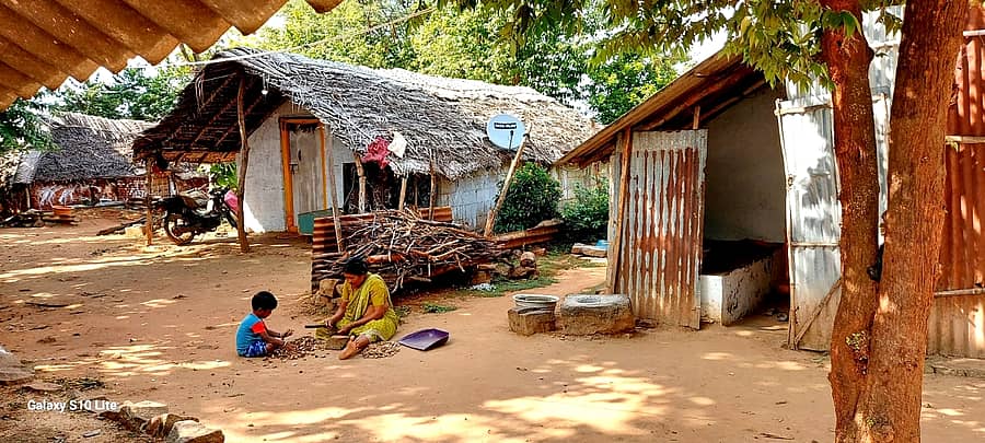 ಕೃಷ್ಣೇಗೌಡನದೊಡ್ಡಿ ಗ್ರಾಮದಲ್ಲಿ ಗುಡಿಸಲು ಮತ್ತು ತಗಡಿನ ಶೆಡ್‌ಗಳಲ್ಲಿ ಬದುಕುತ್ತಿರುವ ಪರಿಶಿಷ್ಟ ಸಮುದಾಯ