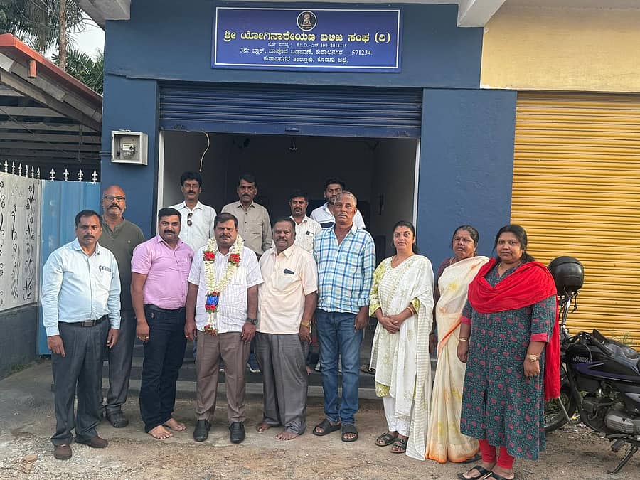 ಕುಶಾಲನಗರ ತಾಲ್ಲೂಕು ಯೋಗಿನಾರೇಯಣ ಬಲಿಜ ಸಂಘದ ನೂತನ ಅಧ್ಯಕ್ಷ ಆರ್.ಸೋಮಶೇಖರ್ ಅವರನ್ನು ಪದಾಧಿಕಾರಿಗಳು ಅಭಿನಂದಿಸಿದರು