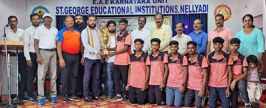 ಗುಡ್ಡಗಾಡು ಓಟದಲ್ಲಿ ಸಮಗ್ರ ಪ್ರಶಸ್ತಿ ಪಡೆದ ಆಳ್ವಾಸ್ ವಿದ್ಯಾಸಂಸ್ಥೆಯ ಬಾಲಕರ ತಂಡ