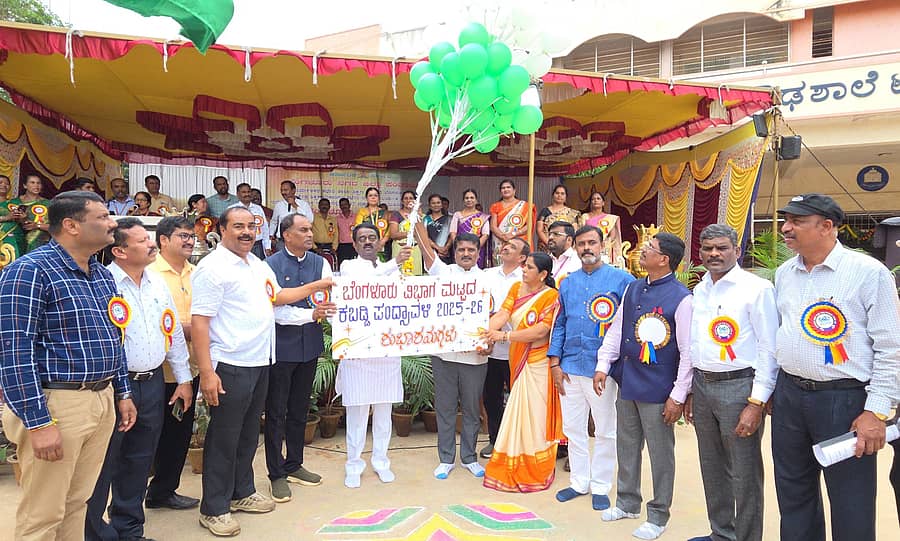 ಮೂರು ದಿನದ ಜಿಲ್ಲಾಮಟ್ಟದ ಕಬಡ್ಡಿ ಪಂದ್ಯಾವಳಿಗೆ ಶಾಸಕ ಎಸ್. ಮುನಿರಾಜು ಅವರು ಚಾಲನೆ ನೀಡಿದರು.