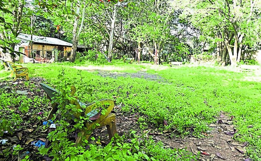 <div class="paragraphs"><p>ಹುಬ್ಬಳ್ಳಿಯ ತಿಮ್ಮಸಾಗರ ಗುಡಿ ರಸ್ತೆಯಲ್ಲಿರುವ ಜವಳಿ ಶೆಟ್ಟರ್‌ ಉದ್ಯಾನದ ದುಸ್ಥಿತಿಪ್ರಜಾವಾಣಿ ಚಿತ್ರ: ಗೋವಿಂದರಾಜ ಜವಳಿ</p></div><div class="paragraphs"></div><div class="paragraphs"><p><br></p></div>