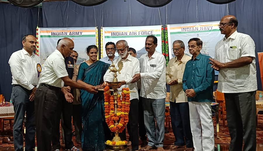 ಶಿರಸಿಯಲ್ಲಿ ಆಯೋಜಿಸಿರುವ ಅಗ್ನಿವೀರ್ ಆಕಾಂಕ್ಷಿಗಳಿಗೆ ತರಬೇತಿ ಶಿಬಿರವನ್ನು ನಿವೃತ್ತ ವಿಂಗ್ ಕಮಾಂಡರ್ ಮುರಾರಿ ಭಟ್ ಉದ್ಘಾಟಿಸಿದರು