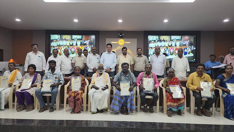 ಚಿಂತಾಮಣಿಯಲ್ಲಿ ಮಂಗಳವಾರ ನಡೆದ ಹಕ್ಕುಪತ್ರ ವಿತರಣಾ ಕಾರ್ಯಕ್ರಮದಲ್ಲಿ ಸಚಿವ ಡಾ.ಎಂ.ಸಿ.ಸುಧಾಕರ್ ಭಾಗವಹಿಸಿದ್ದರು