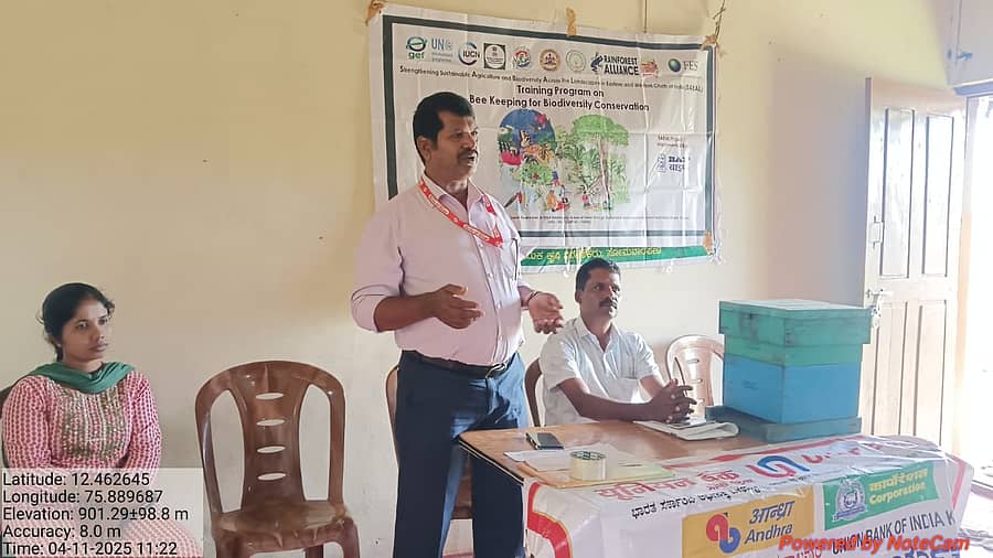 ಸುಂಟಿಕೊಪ್ಪ ಸಮೀಪದ ಹೇರೂರು ಹಾಡಿಯಲ್ಲಿ ಬ್ಯಾಂಕಿನ ಯೋಜನೆ ಬಗ್ಗೆ ಮಾಹಿತಿ ಕಾರ್ಯಕ್ರಮ ನಡೆಯಿತು.