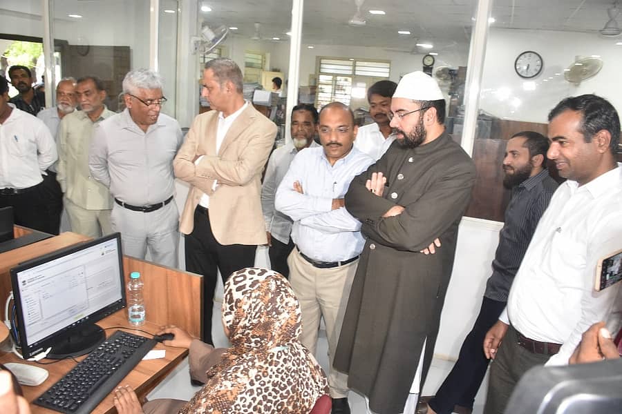 ಕಲಬುರಗಿಯ ಕೆಬಿಎನ್ ಎಂಜಿನಿಯರಿಂಗ್ ಕಾಲೇಜಿನ ಕಂಪ್ಯೂಟರ್ ಲ್ಯಾಬ್ನಲ್ಲಿ ಉಮೀದ್ ಪೋರ್ಟಲ್ನಲ್ಲಿ ವಕ್ಫ್ ಆಸ್ತಿಗಳ ದಾಖಲೆ ಅಪ್ಲೋಡ್ ಮಾಡುವ ಕಾರ್ಯಕ್ರಮವನ್ನು ವಕ್ಫ್ ಮಂಡಳಿ ಅಧ್ಯಕ್ಷ ಸೈಯದ್ ಮುಹಮ್ಮದ್ ಅಲಿ ಅಲ್ಹುಸೇನಿ ವೀಕ್ಷಿಸಿದರು