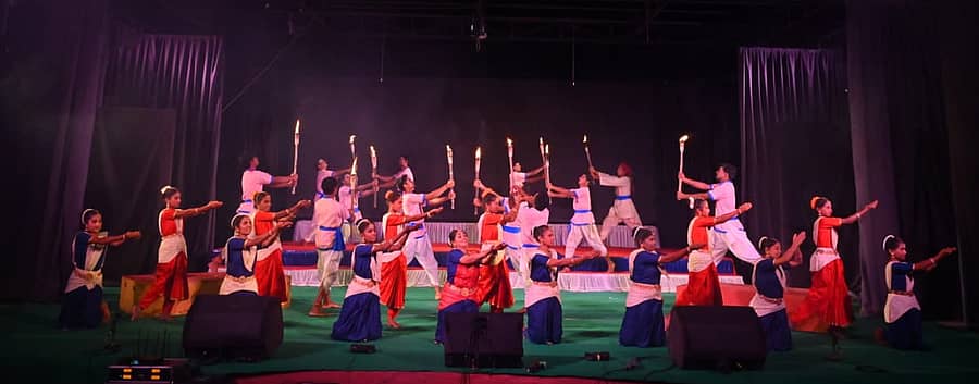 ಸಾಣೇಹಳ್ಳಿಯ ಶಿವಕುಮಾರ ರಂಗಪ್ರಯೋಗ ಶಾಲೆಯ ವಿದ್ಯಾರ್ಥಿಗಳು ನೃತ್ಯ ಪ್ರದರ್ಶಿಸಿದರು