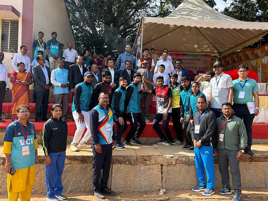 ಬೀದರ್‌ನಲ್ಲಿರುವ ಕರ್ನಾಟಕ ಪಶುವೈದ್ಯಕೀಯ, ಪಶು ಹಾಗೂ ಮೀನುಗಾರಿಕೆ ವಿಜ್ಞಾನಗಳ ವಿಶ್ವವಿದ್ಯಾಲಯದ ವಾರ್ಷಿಕ ಕ್ರೀಡಾಕೂಟ ಕ್ರೀಡಾಜ್ಯೋತಿ ಸ್ವೀಕಾರದೊಂದಿಗೆ ನಗರದಲ್ಲಿ ಗುರುವಾರ ಆರಂಭವಾಯಿತು.