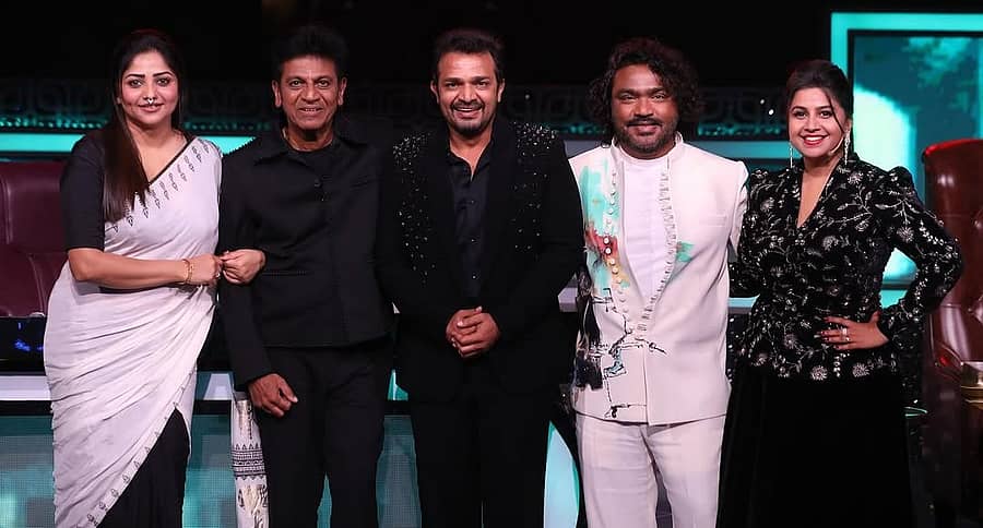 <div class="paragraphs"><p>ರಚಿತಾ ರಾಮ್, ಶಿವರಾಜ್ ಕುಮಾರ್, ವಿಜಯ ರಾಘವೇಂದ್ರ, ಅರ್ಜುನ್ ಜನ್ಯ, ನಿರೂಪಕಿ ಅನುಶ್ರೀ</p></div>