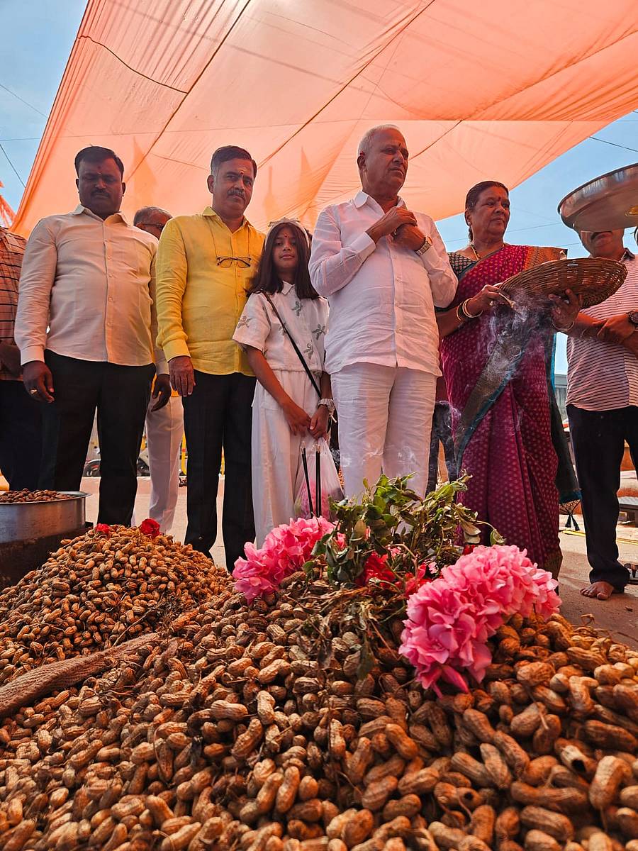 <div class="paragraphs"><p>ಕಡಲೆಕಾಯಿ ಪರಿಷೆ</p></div>