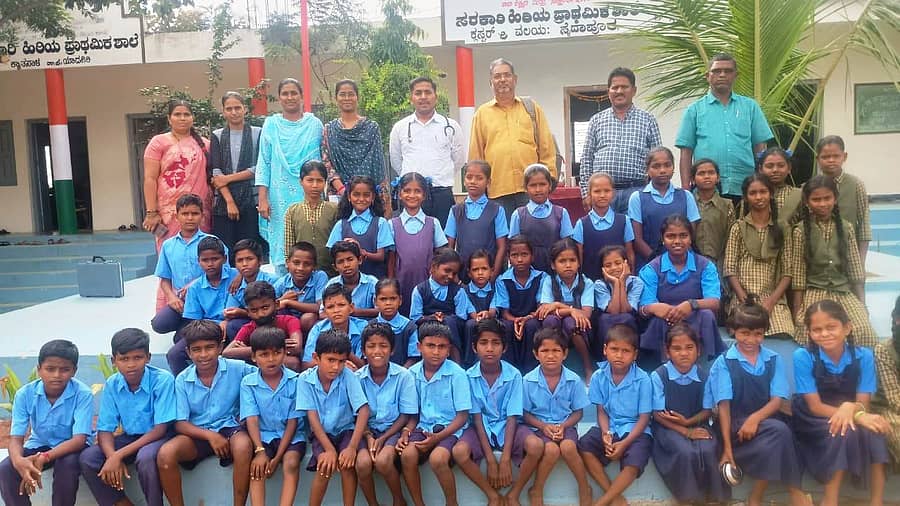 ಸೈದಾಪುರ ಸಮೀಪದ ಕ್ಯಾತನಾಳ ಗ್ರಾಮದ ಇಂದಿರಾನಗರದಲ್ಲಿರುವ ಸರ್ಕಾರಿ ಹಿರಿಯ ಪ್ರಾಥಮಿಕ ಶಾಲೆಯಲ್ಲಿ ರಾಷ್ಟ್ರೀಯ ಬಾಲ ಸ್ವಾಸ್ತ್ಯ ಕಾರ್ಯಕ್ರಮದಡಿಯಲ್ಲಿ ಮಕ್ಕಳ ದೈಹಿಕ ಪರೀಕ್ಷೆಯನ್ನು ಮಾಡಲಾಯಿತು.