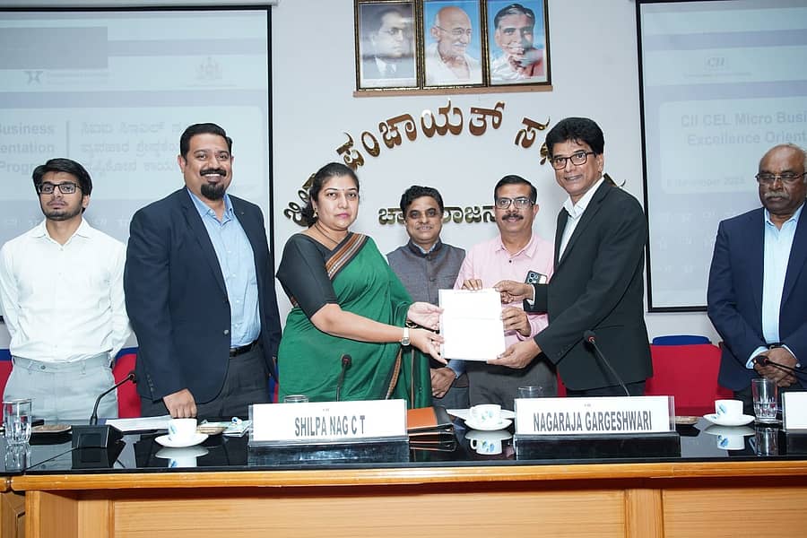 ಚಾಮರಾಜನಗರದ ಜಿಲ್ಲಾ ಪಂಚಾಯಿತಿ ಕೆ.ಡಿ.ಪಿ ಸಭಾಂಗಣದಲ್ಲಿಜಿಲ್ಲಾಡಳಿತದ ವತಿಯಿಂದ ಮೈಕ್ರೋ ಬಿಸಿನೆಸ್ ಎಕ್ಸಲೆನ್ಸ್ ಓರಿಯೆಂಟೇಷನ್ಗೆ ಜಿಲ್ಲಾಧಿಕಾರಿ ಶಿಲ್ಪಾನಾಗ್ ಚಾಲನೆ ನೀಡಿದರು