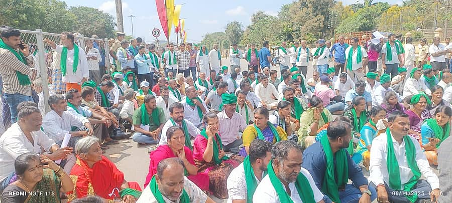 <div class="paragraphs"><p>ರೈತರ&nbsp;ಪ್ರತಿಭಟನೆ</p></div>