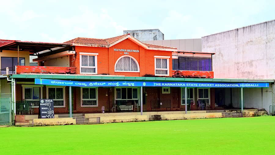 <div class="paragraphs"><p>ಹುಬ್ಬಳ್ಳಿಯಲ್ಲಿನ ಕೆಎಸ್ಸಿಎ ಕ್ರೀಡಾಂಗಣದ ನೋಟ</p></div>